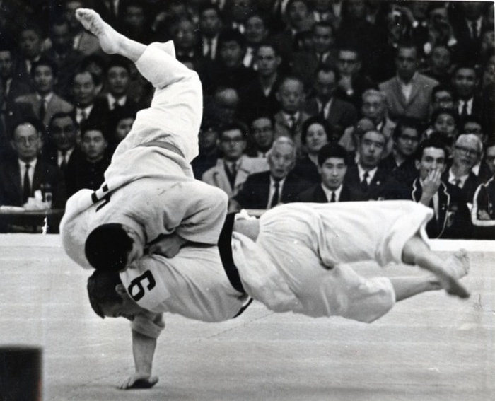 1964 Tokyo Olympics Judo Men s Lightweight Class Judo lightweight final tournament at the Tokyo Olympics. Yuichi Nakatani  above  won his match against Stepanov of the Soviet Union, which was considered to be the de facto championship match, with a dashi ashi and o soto gari.