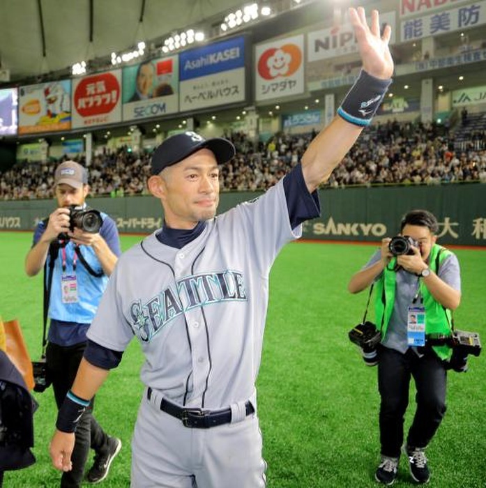 2019 MLB Opening Round Game 2 MLB Japan Opening Series Game 2. Athletics Mariners. After the game, Ichiro of the Mariners circled the field to thank fans who stayed until the end. At Tokyo Dome.Photo taken March 21, 2019. 