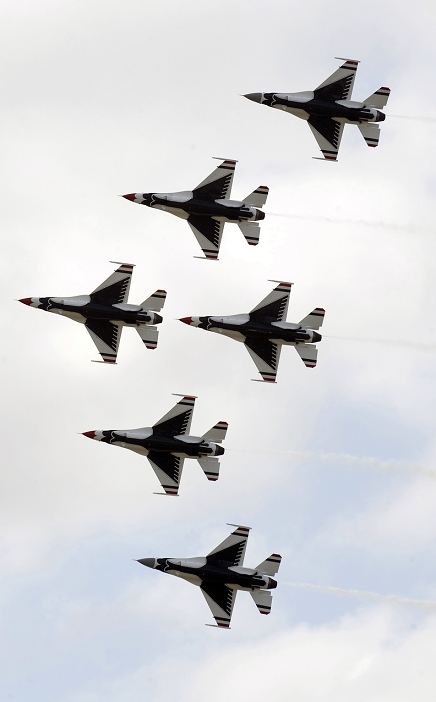 The Thunderbirds form a 6-ship Delta formation.