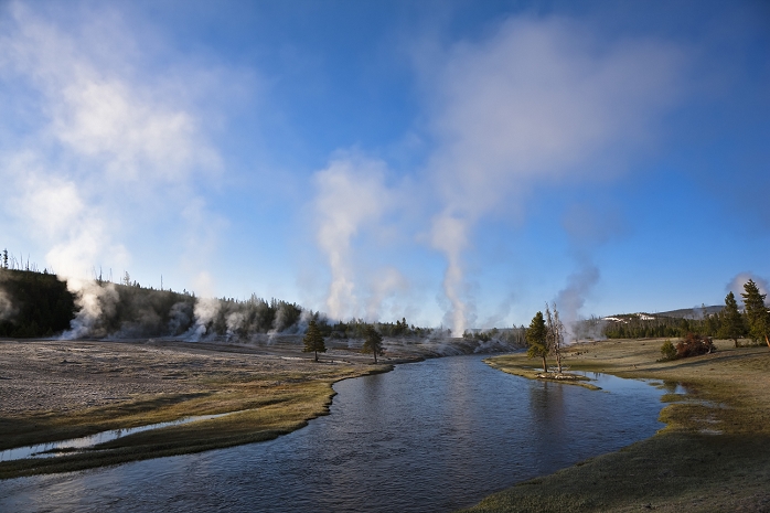 USA, Wyoming, Yellowstone National Park, Firehole River near steaming geysers