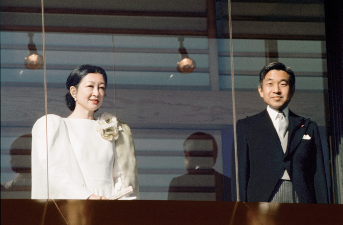 Emperor Akihito Michiko arrives for the New Year's General Souvenir Ceremony. January 1985