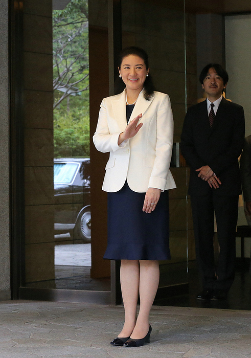 The Crown Prince Departs for Spain Crown Princess Masako sees off the Crown Prince as he leaves the Crown Prince s Palace for Spain at 9:18 a.m. on June 10, 2013, in Moto Akasaka, Tokyo  representative photo .
