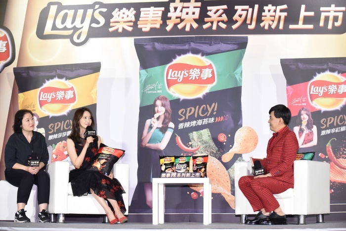 Yoona promoted for a brand potato chips in Taipei,Taiwan,China on 23 April, 2019    Yoon A      Girls  Generation , Apr 23, 2019 : Yoona promoted for a brand potato chips in Taipei, Taiwan, China on 23 April, 2019. Photo by TPG 