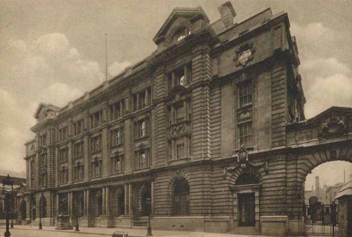  Principal Fa  xe7 ade of the General Post Office Headquarters at King Edward Street , c1935. Creator: Campbell.  Principal Fa  xe7 ade of the General Post Office Headquarters at King Edward Street , c1935. Post office headquarters at King Edward s Buildings in the City of London, designed by Sir Henry Tanner and opened in 1910. From  quot Wonderful London, Volume 3 quot , edited by Arthur St John Adcock.  The Fleetway House, London, c1935 