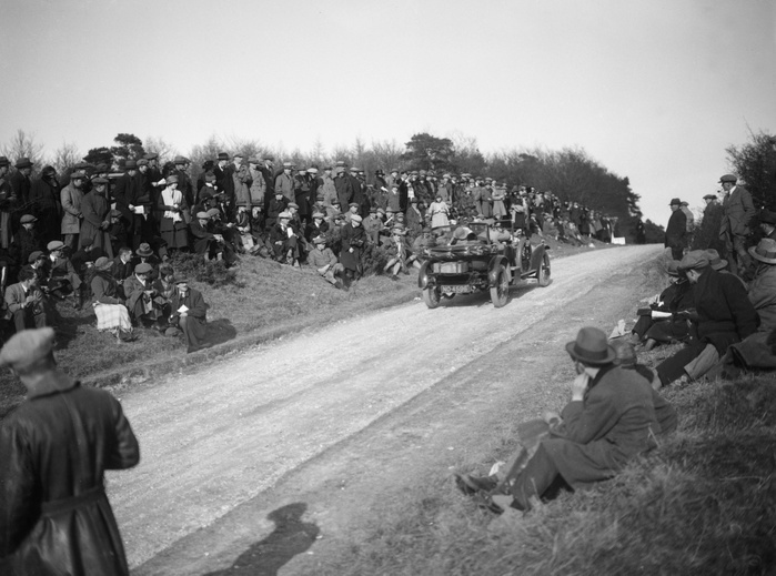 Unidentified car Vehicle Reg. No.  NO4596.  Event Entry No: 59 Large touring car, fully equipped. Place: Essex M.C. Kop Hillclimb. Date: 25.3.22.