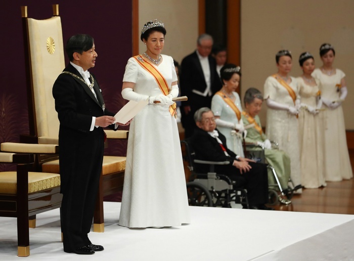 The new Emperor of Japan and the new Empress Masako deliver their speeches at the  Post accession Asami Ceremony. The new Emperor of Japan and the new Empress Masako deliver their speeches at the  Post accession Asami Ceremony. Prince and Princess Hitachi, Princess Yuriko of Mikasa, Princess Nobuko of Prince Tomohito of Mikasa, Princess Akiko of Mikasa, and Princess Yoko of Mikasa, who attended the ceremony, at the Pine Room of the Imperial Palace, Palace of the Imperial Family, 2019. Photo by Junichi Sasaki, 11:14 a.m., May 1, 2019.