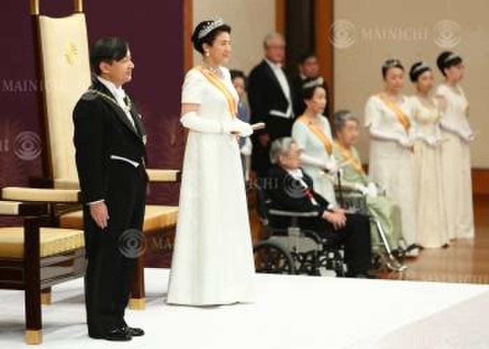 Their Majesties the Emperor and Empress attend the  Post accession Asami Ceremony  with Prince and Princess Hitachi, Princess Yuriko Mikasa and Princess Nobuko Kannihito. Their Majesties the Emperor and Empress attend the  Asami Ceremony after Accession to the Throne  with Their Imperial Highnesses Prince and Princess Hitachi, Princess Yuriko Mikasa, Princess Nobuko Kanjin, Princess Akiko Mikasa, and Princess Yaiko Mikasa at the  Pine Room  of the Imperial Palace, Palace, 201 At 11:18 a.m. on May 1, 2019. Photo by Junichi Sasaki