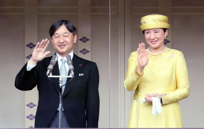 Japan s new Emperor Naruhito delivers a speech at the Imperial Palace as he ascended the throne. May 4, 2019, Tokyo, Japan   Japanese Emperor Naruhito  L , accompanied by Empress Masako  R  waves his hand to wellwishers gathered for the celebration of enthronement of the new Emperor Naruhito at the Imperial Palace in Tokyo on Saturday, May 4, 2019. Former Emperor Akihito abdicated on April 30 and Crown Prince Naruhito ascended the throne on May 1.     Photo by Yoshio Tsunoda AFLO 