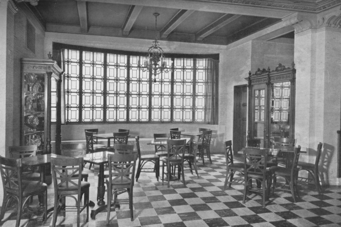 Alcove in the second floor tea room, Frank G Shattuck Co offices, West Street, Boston, Massacusetts, 1923. From The Architectural Forum Volume XXXIX. [Rogers and Manson, New York, 1923]