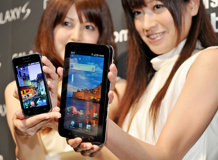 Smart handsets from docomo Two  Galaxy  models October 5, 2010, Tokyo, Japan   Models show two new smart devices during NTT Docomo s presentation in Tokyo on Tuesday, October 5, 2010. by the Korean electronics giant for the Japanese telecommunication company, the Galaxy S smartphone, left, running on Google s Android 2.2 operating system, features a next generation organic electro luminescent display, and is the first smartphone to feature a next generation organic electro luminescent display. 2 operating system, features a next generation organic electro luminescent display, which enables users to enjoy high quality video content, even The Galaxy Tab, an Android based smart media device, featuring a 7 inch screen, allows full Flash compatible browsing and displays images in PC quality 600x1024 pixel resolution.  Photo by Keizo Mori AFLO   3620   mis 