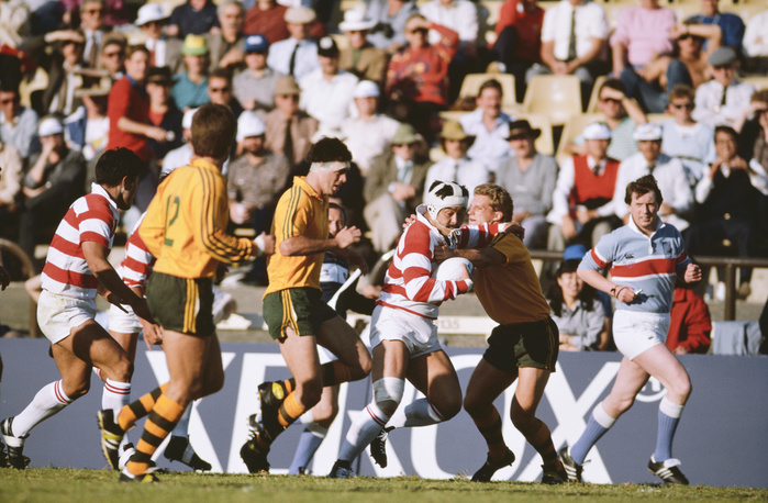 1987 Rugby World Cup Toshiyuki Hayashi of Japan is tackeld by Australia player during the 1987 Rugby World Cup Pool 1 match between Australia 42 23 Japan at the Concord Oval in Sydney, Australia on June 3, 1987.  Photo by Photo Freedom AFLO 