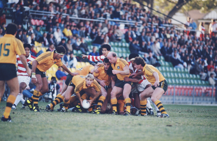 1987 Rugby World Cup Brian Smith of Australia passes the ball during the 1987 Rugby World Cup Pool 1 match between Australia 42 23 Japan at the Concord Oval in Sydney, Australia on June 3, 1987.  Photo by Photo Freedom AFLO 