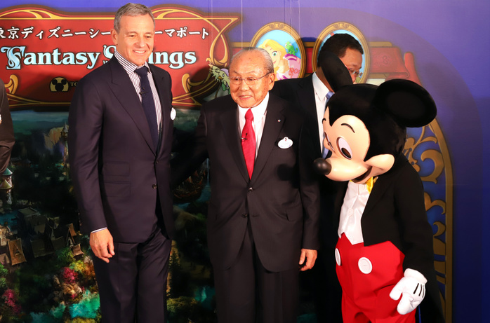 Walt Disney Company chairman Robert Iger attends a ground breaking ceremony for Tokyo DisneySea s new facilities  May 21, 2019, URAYASU, Japan   Walt Disney Company chairman Robert Iger  L  smiles with Oriental Land chairman Toshio Kagami and Mickey Mouse as they attend a ground breaking ceremony for Tokyo DisneySea s large expansion area which will be named  Fantasy Springs  in Urayasu, suburban Tokyo on Tuesday, May 21, 2019. Tokyo DisneySea operator Oriental Land will invest 250 billion yen for the new facilities including 475 guestroom lauxury in park hotel and which will open in 2022.     Photo by Yoshio Tsunoda AFLO 