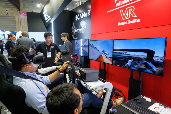 Yokohama, Automotive Engineering Expo 2019 Visitors play a VR car driving game at the Automotive Engineering Exposition 2019 in Yokohama, suburban Tokyo on Wednesday, May 23, 2019. Japanese automakers, parts makers and electronics makers exhibited their latest technologies at a three day event. May 23, 2019  Photo by Nicolas Datiche AFLO   JAPAN 