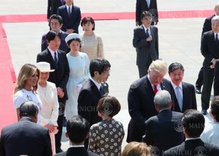 U.S. President Trump greets attendees at the welcoming event with Their Majesties the Emperor and Empress and Their Imperial Highnesses Prince and Princess Akishino at the welcoming event. U.S. President Trump greets attendees at a welcoming event, and Their Majesties the Emperor and Empress, Prince and Princess Akishino, at the East Garden of the Imperial Palace, May 27, 2019.