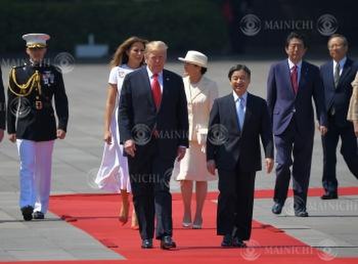 Their Majesties the Emperor and Empress at the welcoming ceremony for U.S. President Trump  foreground, left  Their Majesties the Emperor and Empress attend a welcoming ceremony for U.S. President Trump  foreground, left  at the East Garden of the Imperial Palace, May 27, 2019  Photo by Koichiro Tezuka 