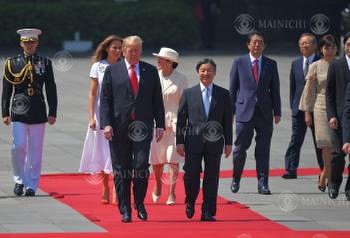 Their Majesties the Emperor and Empress at the welcoming ceremony for U.S. President Trump  foreground, left  Their Majesties the Emperor and Empress attend a welcoming ceremony for U.S. President Trump  foreground, left  at the East Garden of the Imperial Palace, May 27, 2019  Photo by Koichiro Tezuka 