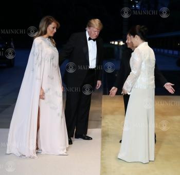 Their Majesties the Emperor and Empress greet U.S. President Trump and his wife upon their arrival at the Imperial Palace to attend the Imperial banquet. Their Majesties the Emperor and Empress greet U.S. President Donald Trump and his wife upon their arrival at the Imperial Palace to attend the Imperial banquet, May 27, 2019, at the south car port of the Imperial Palace.