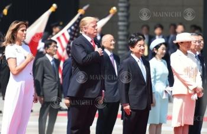 Their Majesties the Emperor and Empress and U.S. President Trump and his wife at the welcoming ceremony Their Majesties the Emperor and Empress and U.S. President Donald Trump and his wife at a welcoming ceremony in the East Garden of the Imperial Palace, May 27, 2019.