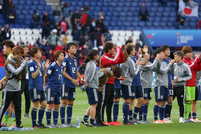 FIFA Women s World Cup France 2019 Japan women s national team group  Japan , JUN 10, 2019   Football   Soccer : Japan women s national team players salute fans after the FIFA Women s World Cup France 2019 group D match between Argentina and Japan at Parc des Princes Stadium in Paris, France.  Photo by AFLO 