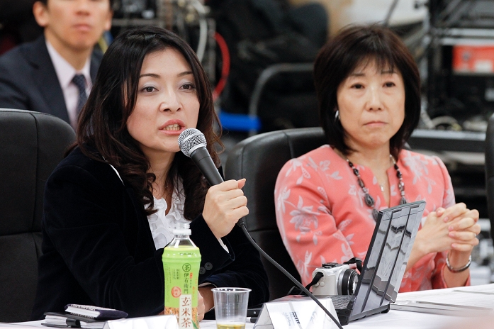 Second Half of the Third Phase of Project Sorting Scalpel for signboard replacement, etc. November 15, 2010, Tokyo, Japan   Charismatic economic analyst Kazuyo Katsuma, left, asks questions to witnesses during the opening day session the The four day reexamination, the second half of the phase three screening, will focus on 112 state programs to determine if they are in line with the budget screening process. The four day reexamination, the second half of the phase three screening, will focus on 112 state programs to determine if the responsible ministries and agencies have terminated or  Photo by AFLO   3609   mis 