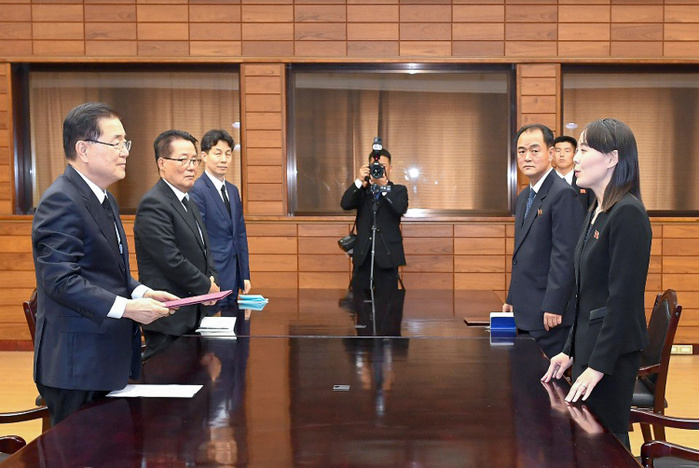 Kim Yo Jong meets Chung Eui Yong to deliver a condolence call and condolence flowers for Lee Hee Ho at the Tongilgak building in Kaesong Kim Yo Jong and Chung Eui Yong, June 12, 2019 : Kim Yo Jong  front R , younger sister of North Korean leader Kim Jong Un, delivers a condolence call to Chung Eui Yong  front L , South Korea s top national security advisor during a meeting to deliver the condolence call and condolence flowers on her brother s behalf at the Tongilgak building on the northern side of the truce village of Panmunjom in the Demilitarised zone  DMZ  separating the two Koreas in Kaesong, North Korea, in this picture released by South Korean Ministry of Unification. Kim delivered a condolence call and condolence flowers for former South Korean first lady Lee Hee ho, the widow of former President Kim Dae jung. Lee died in Seoul on June 10 at age 96. Picture taken on June 12, 2019. EDITORIAL USE ONLY  Mandatory Credit: South Korean Ministry of Unification Handout AFLO   NORTH KOREA 