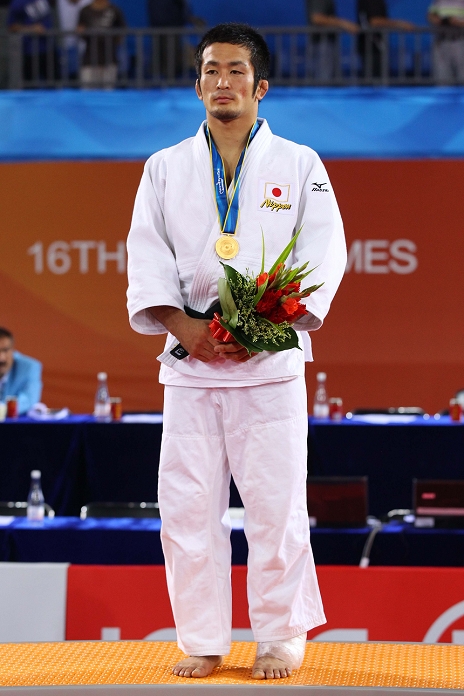 2010 Guangzhou Asian Games Judo Men s 73kg Class Commendation Ceremony Hiroyuki Akimoto  JPN , NOVEMBER 15, 2010   Judo : Hiroyuki Akimoto of Japan celebrates with the gold medal on the podium after winning in the 2010 Guangzhou Asian Games, Women s 73kg class Medal Ceremony at Huagong Gymnasium, Guangzhou, China.  Photo by AFLO SPORT   1045 .