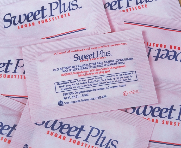 Artificial sweetener sachets. This sweetener contains saccharin, a sugar substitute which may increase the risk of cancer in those who regularly use it.