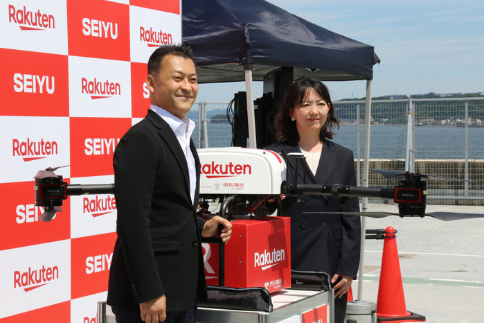 Rakuten and Seiyu have a demonstration of drone delivery service as they will start the service June 17, 2019, Yokosuka, Japan   Rakuten managing executive officer Koji Ando  L  and Seiyu Senior vice president Tamae Takeda  R  smile as they announce to strat a drone delivery service from Yokosuka and Sarushima island, off the coast of Yokosuka in Tokyo Bay on Monday, June 17, 2019. Japanese e commerce giant Rakuten and Walmart s subsidiary Seiyu supermarket chain will launch a drone delive service between Sarushima island and Seiyu s shopping mall in Yokosuka city from July 4 as the remote islnad has no supermarket and convenience store.    Photo by Yoshio Tsunoda AFLO 