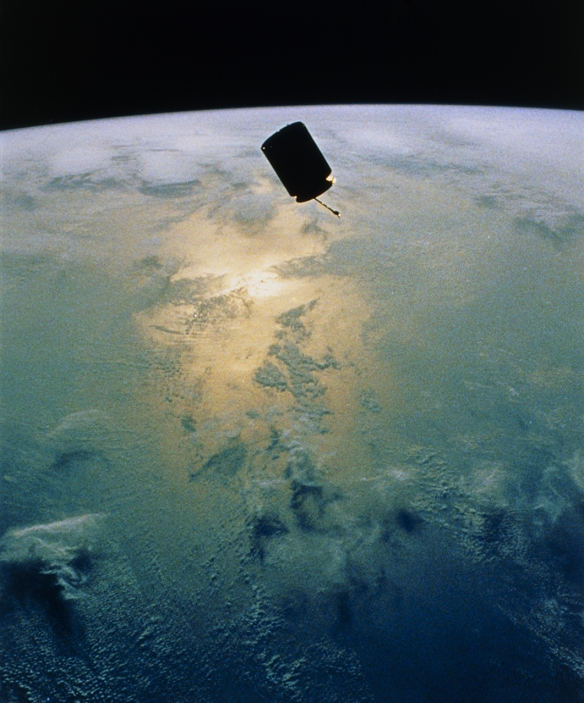 seen from the Space Shuttle Endeavour on mission STS-49. The satellite was originally launched on March 14th 1990 by a Titan rocket but due to a failure it was not raised to its geosyncronous orbit. The main goal of mission STS-49 (7-16 May 1992), the first of Shuttle Endeavour, was to capture the satellite and bring it into the cargo bay where a new perigee kick motor was installed. INTELSAT VI (F3) is designed for a variety of voice, video and data communications with 48 combined transmitter and receiver systems. It has an expected operational lifetime of ten years.