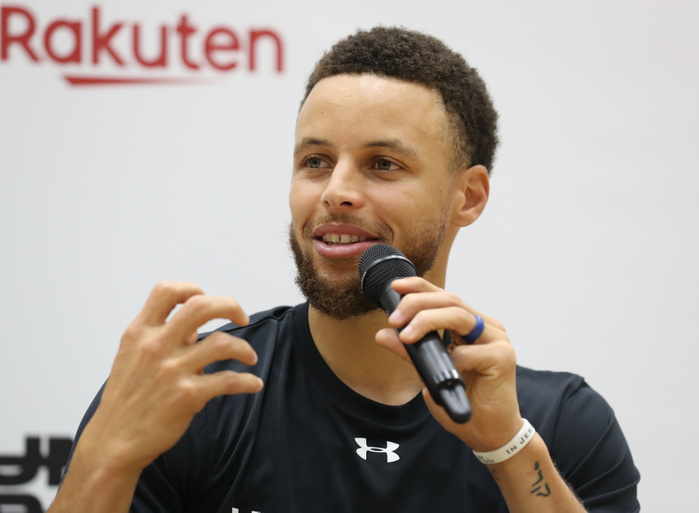 Stefan Curry of Golden State Warriors gives advise for yourth players at a basketball clinic. June 23, 2019, Tokyo, Japan   NBA star Stefan Curry of Golden State Warriors speaks before press after his basketball clinic to high school players in Tokyo on Sunday, June 23, 2019. Stefan Curry, a global brand ambassador of Japanese e commerce giant Rakten attended a two day basketball camp  Underrated Tour  for youth players.    Photo by Yoshio Tsunoda AFLO 