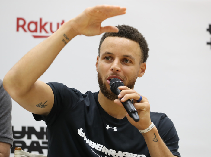 Stefan Curry of Golden State Warriors gives advise for yourth players at a basketball clinic. June 23, 2019, Tokyo, Japan   NBA star Stefan Curry of Golden State Warriors speaks before press after his basketball clinic to high school players in Tokyo on Sunday, June 23, 2019. Stefan Curry, a global brand ambassador of Japanese e commerce giant Rakten attended a two day basketball camp  Underrated Tour  for youth players.    Photo by Yoshio Tsunoda AFLO 