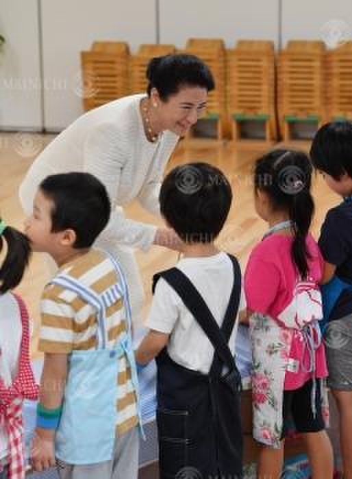 Empress Masako visits Azabu Nursery School in Minato Ward, Tokyo, and interacts with the children. Empress Masako visits Azabu Nursery School in Minato Ward, Tokyo, and interacts with children at the school on June 21, 2019.