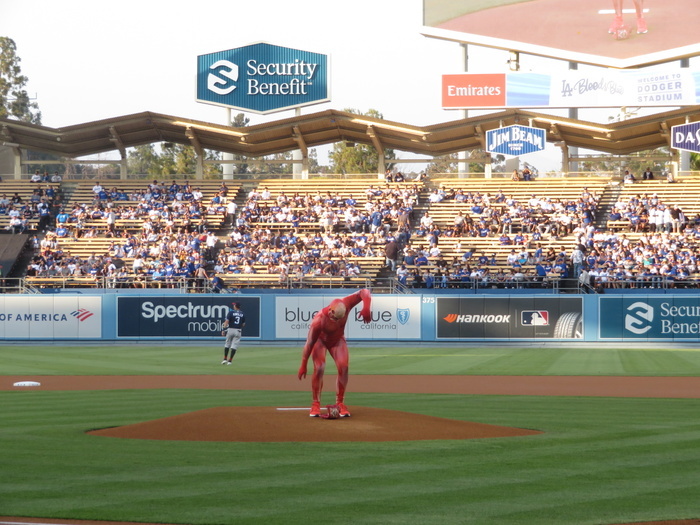 2019 MLB  The Progressive Giant  Giant kun throws out the first pitch Maeken kun, the official advertising character for the TV anime  Shinkage no Kyojin,  performs Maeken gymnastics before throwing out the first pitch, July 5, 2019  photo date 20190705  photo location Dodger Stadium