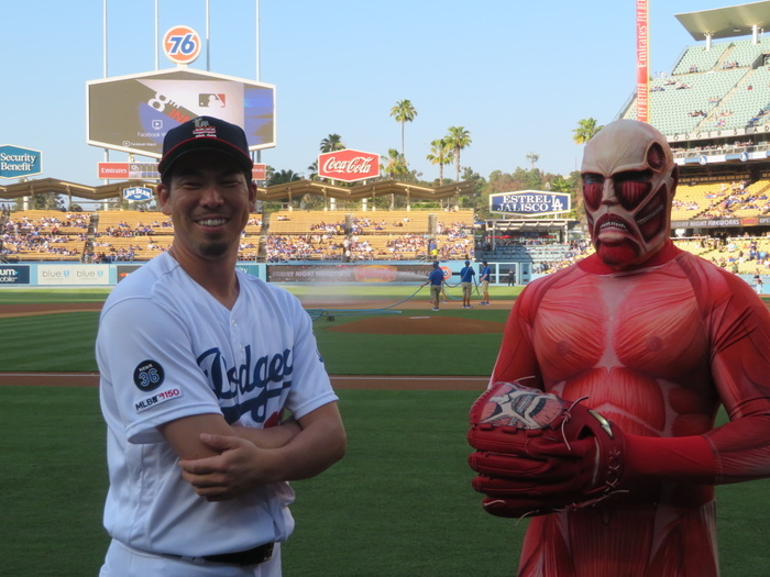 2019 MLB  The Progressive Giant  Giant kun throws out the first pitch Dodgers Kenta Maeda  left  and Kyojin kun, the official advertising character for the TV anime  The Marching Giants,  pose for a commemorative photo on July 5, 2019  Date 20190705  Location Dodger Stadium