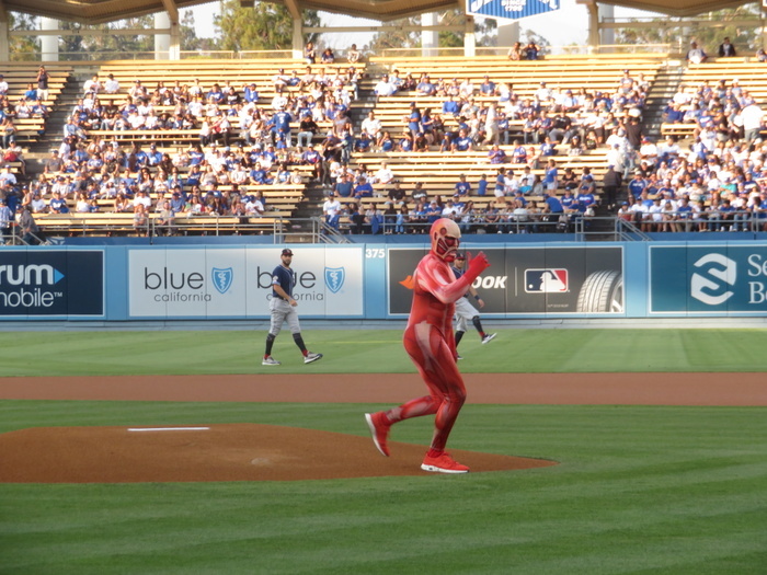 2019 MLB  Shingeki no Kyojin  no Kyojin kun to throw out the first pitch Giants kun, the official promotional character of the TV anime  Shingeki no Kyojin,  throws out the first pitch on July 5, 2019 Photograph Date 20190705  Location: Dodger Stadium