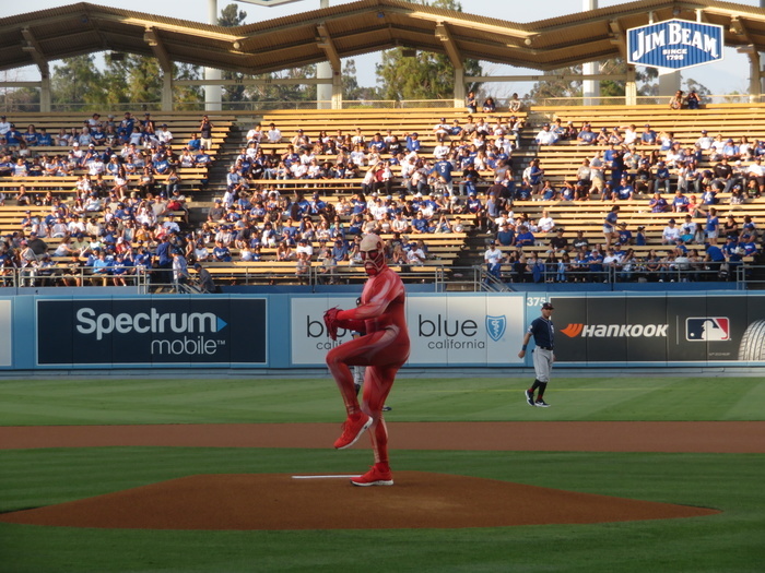 2019 MLB  The Progressive Giant  Giant kun throws out the first pitch Giant kun, the official advertising character for the TV anime  Shinkage no Kyojin,  throws out the first pitch on July 5, 2019  photo date 20190705  photo location Dodger Stadium