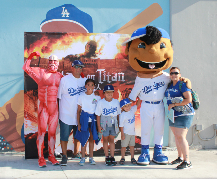 2019 MLB  The Progressive Giant  Giant kun throws out the first pitch Giant kun, the official promotional character for the TV anime  The Marching Giants,  poses for a photo with fans and the Dodgers mascot on July 5, 2019  photo date 20190705  photo location Dodger Stadium.