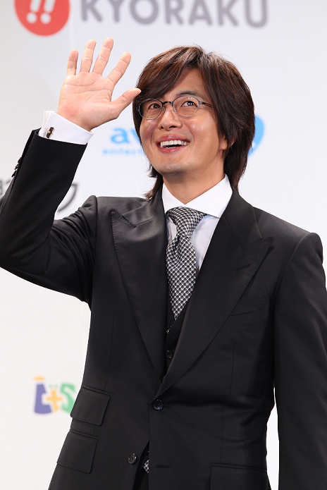     Bae Yong Joon, Dec 14, 2010 : Photocall for charity TV program  Message  to Asia  Hohoemi Project  at Tokyo Dome, Japan.  Photo by YUTAKA AFLO    1040 1040 