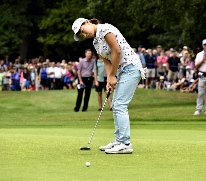 Hinoko Shibuno makes a birdie putt on the 18th at the Women s British Open, Golf Women s British Open Golf. Hinoko Shibuno made a birdie putt on the 18th in the final round. She won the event with a total of 18 under par. Shibuno shot a 68 with seven birdies, one bogey, and one double bogey to become the only player in the field to shoot in the 60s for four consecutive days. At Woburn GC in Milton Keynes, England  photo taken August 4, 2019. The evening edition of the same August 5,  Shibuno: Full of courage, the British women s final 18th, 5 meter decision  was published.