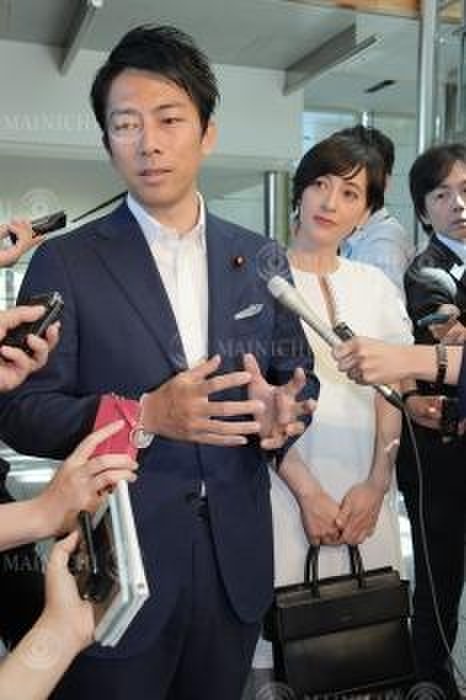 LDP Lower House Representative Shinjiro Koizumi  left  and Christel Takigawa report their marriage and pregnancy to reporters. LDP Lower House Representative Shinjiro Koizumi  left  and Christel Takigawa report their marriage and pregnancy to reporters at the Prime Minister s Office in August 2019. Photo by Masahiro Kawada on August 7