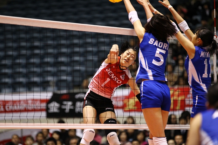 All Japan Volleyball Championships Women s Final Kyoko Okuda  Airybees , DECEMBER 23, 2010   Volleyball : All Japan Women s Volleyball Championships between Toray Arrows 2 3 Denso Airybees at 1  Photo by YUTAKA AFLO SPORT   1040 .