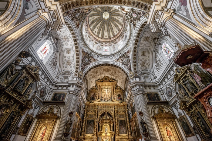 Spain Church, interior, chancel, gold and ornate ceiling, Parroquia de Santos Justo y Pastor, Granada, Andalusia, Spain, Europe, Photo by Moritz Wolf