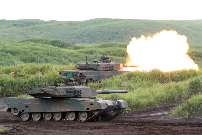 2,400 personnels and 80 armoured vehicles participated an annual military exercise August 22, 2019, Gotemba, Japan   Japan s Ground Self Defense Forces tanks fire during an annual military exercise at the Higashi Fuji firing range in Gotemba at the foot of Mt. Fuji in Shizuoka prefecture on Thursday, August 22, 2019. The annual drill involves some 2,400 personnels and 80 tanks and armoured vehicles.    Photo by Yoshio Tsunoda AFLO 