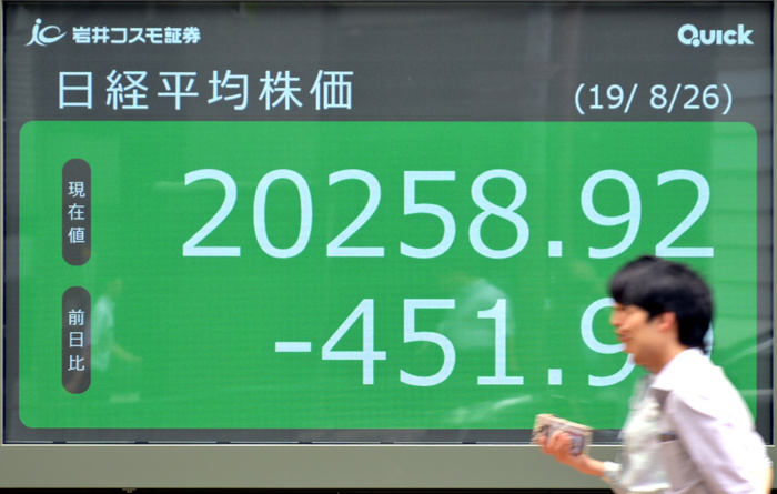Nikkei 225 falls sharply on intensifying trade friction between the U.S. and China August 26, 2019, Tokyo, Japan   Japanese stocks plunge on Monday, August 26, 2019, over the concerns about the trade war between the United States and China. The 225 issue Nikkei Stock Average fell briefly 540 points from Friday s close.   Photo by Natsuki Sakai AFLO  AYF  mis 