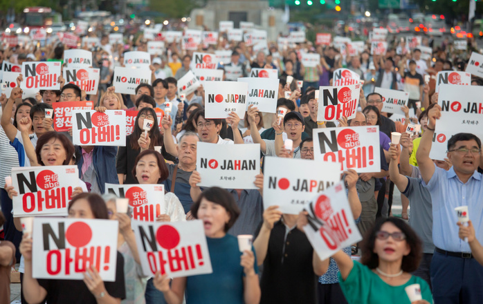 Rally to denounce Japanese Prime Minister Shinzo Abe and his regime in Seoul Anti Japanese government rally, August 24, 2019 : People attend a rally to denounce Japanese Prime Minister Shinzo Abe and his regime in Seoul, South Korea. Hundreds of people attended the rally. Signs read, No Abe   and  No Liberty Korea Party : Japanese Pirate Raiders who are from Japan and domiciliated in Korea   C . Jahan stands for South Korea s main opposition Liberty Korea Party  LKP .  Photo by Lee Jae Won AFLO   SOUTH KOREA 