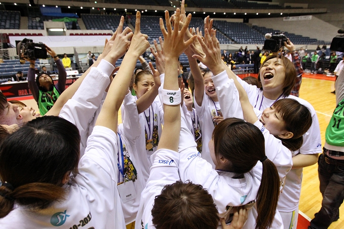 Basketball All Japan Overall Women s Final JX won the tournament for the 3rd consecutive year  JX Sunflowers JX Sunflowers team group, JANUARY 9, 2011   Basketball : All Japan Basketball Championship 2011 Empress s Cup Final between JX Sunflowers 73  68 Fujitsu Red Wave at 1st Yoyogi Gymnasium, Tokyo, Japan.  Photo by YUTAKA AFLO SPORT   1040 .