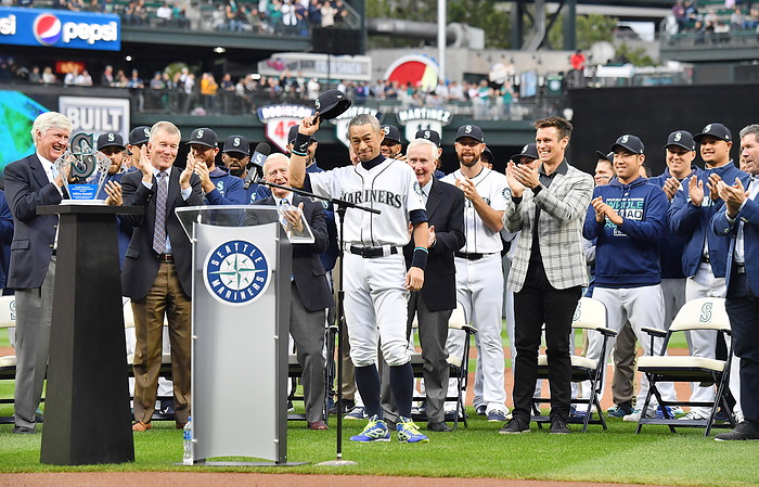 Former Seattle Mariner Ichiro Suzuki achievement award Former Seattle Mariners player Ichiro Suzuki tips his hat during a ceremony in which he was given Mariners  Franchise Achievement Award, before the Major League Baseball game at T Mobile Park on September 14, 2019, in Seattle, United States.  Photo by AFLO 
