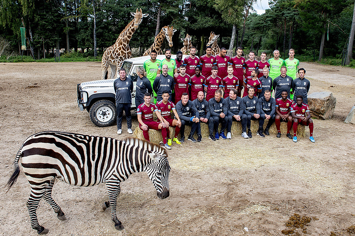 Netherlands, voetbal, football, photocall Vitesse Vitesse players in Airborne outfit at Burgers  Zoo in Arnhem, Netherlands, September 18, 2019.  Photo by Pro Shots AFLO 