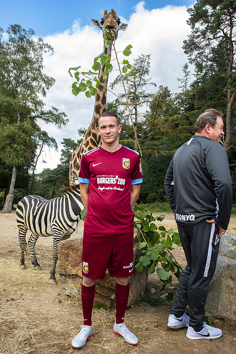 Netherlands, voetbal, football, photocall Vitesse Vitesse player Julian Lelieveld during the photoshoot of Vitesse in Airborne outfit at Burgers  Zoo in Arnhem, Netherlands, September 18, 2019.  Photo by Pro Shots AFLO 